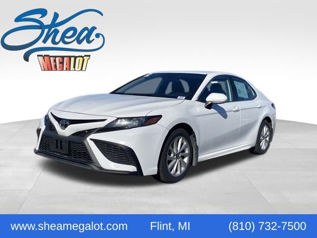 Used 2022 Toyota Camry SE image 1