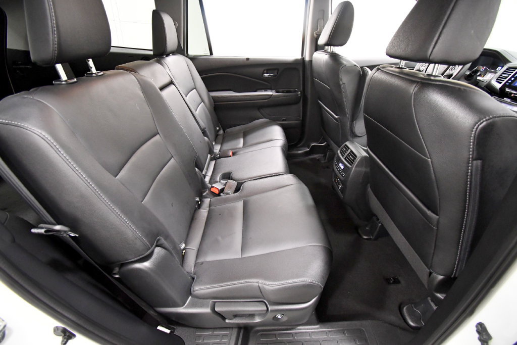 Certified 2017 Honda Pilot Touring image 19