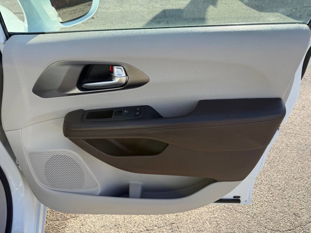 Used 2018 Chrysler Pacifica Touring-L image 36