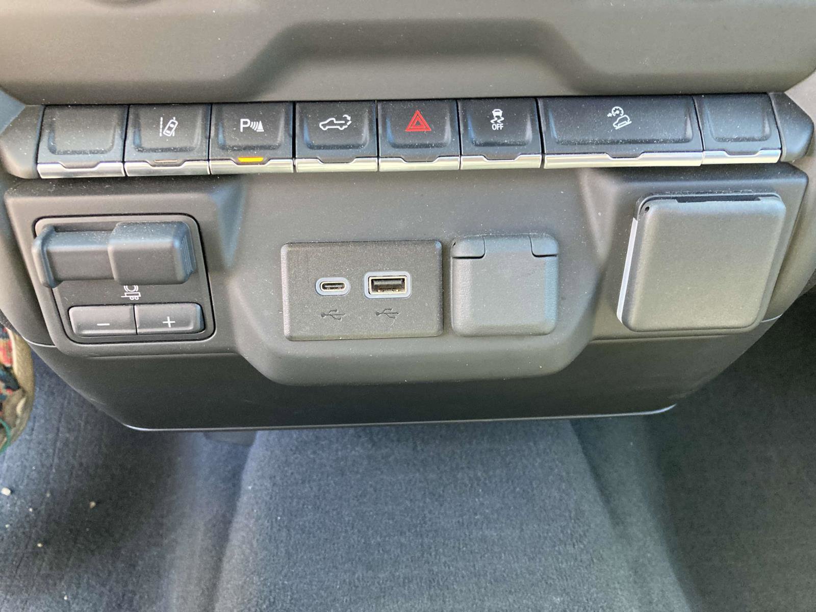Used 2024 Chevrolet Silverado 2500 Custom w/ Custom Convenience Package image 15