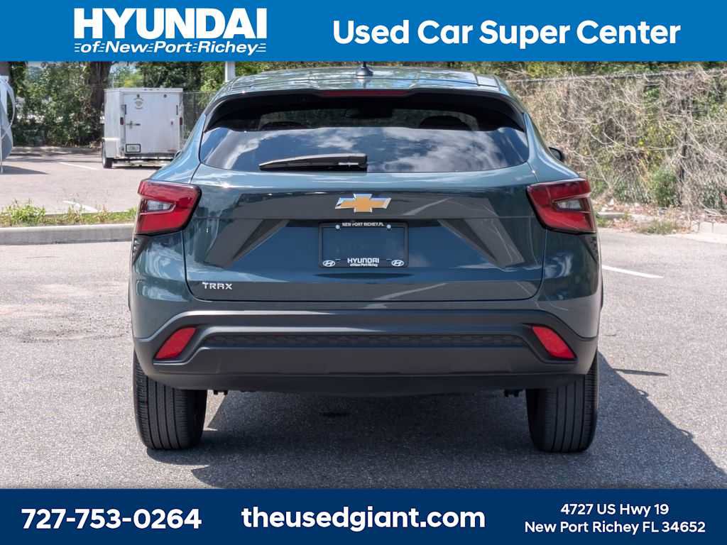 Used 2025 Chevrolet Trax LS FWD image 4
