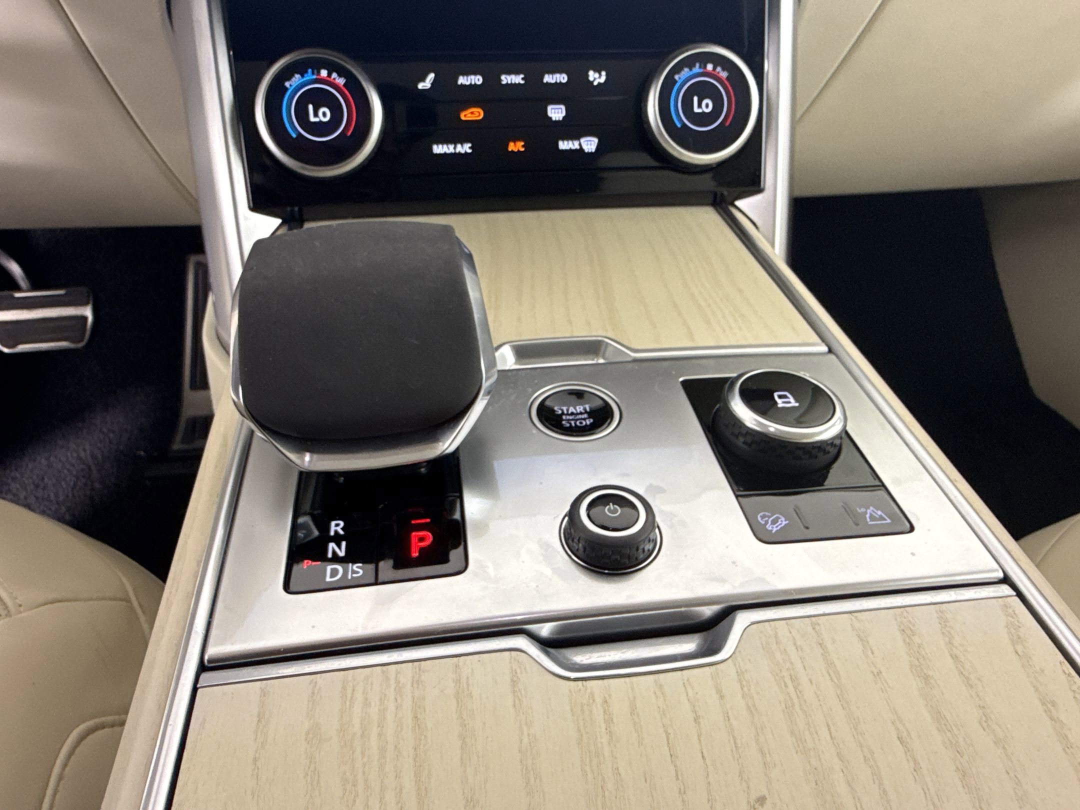 Used 2023 Land Rover Range Rover SE image 17