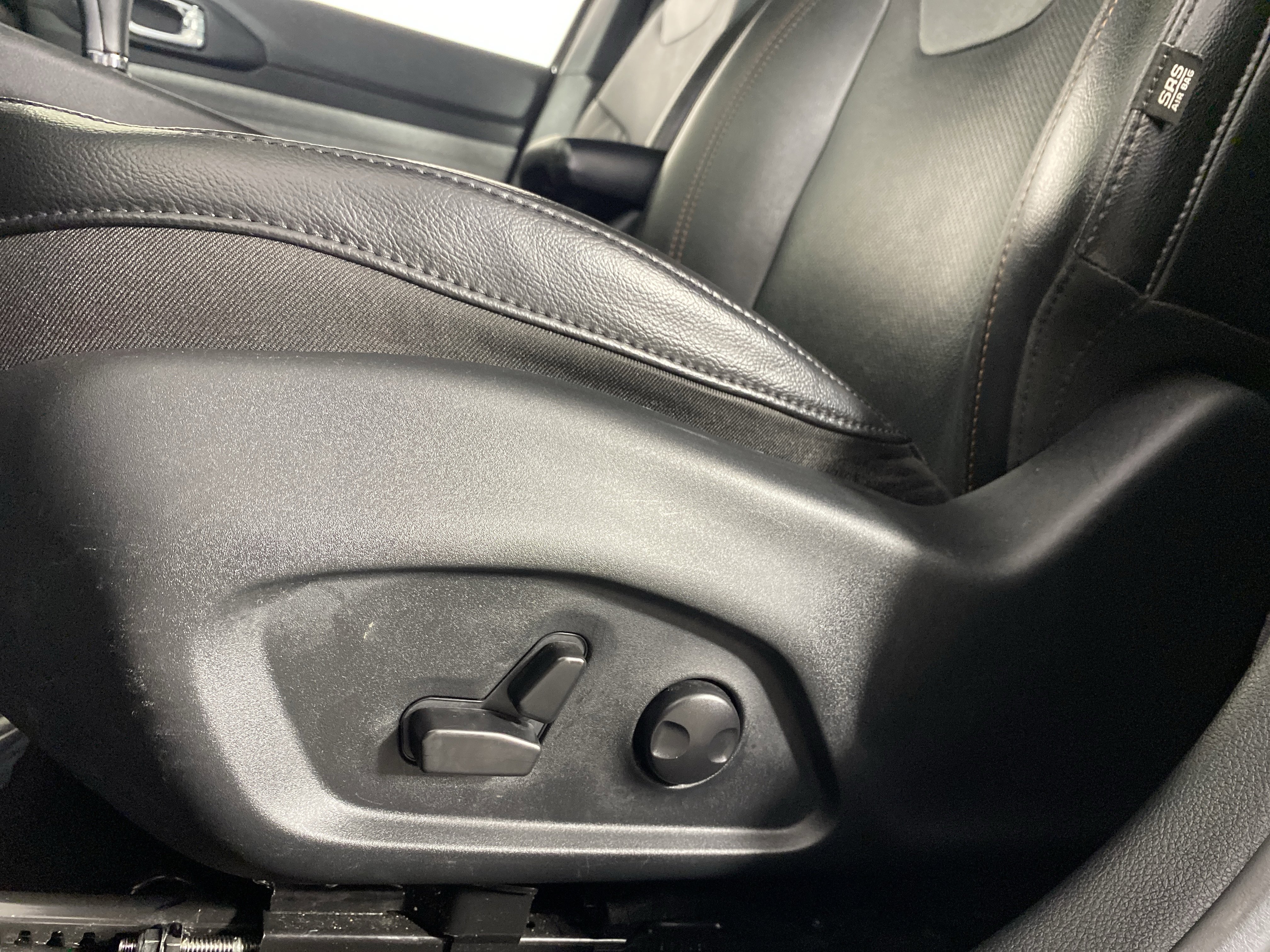 Used 2023 Jeep Compass Latitude AWD/4WD image 18