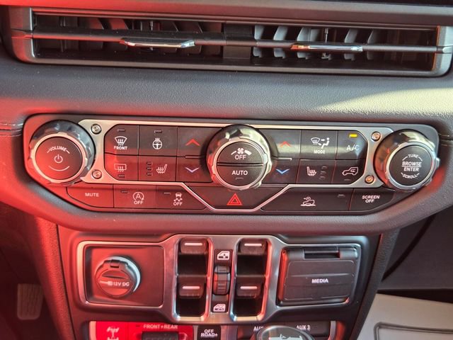 Used 2024 Jeep Wrangler Unlimited Rubicon w/ Convenience Group AWD/4WD image 14