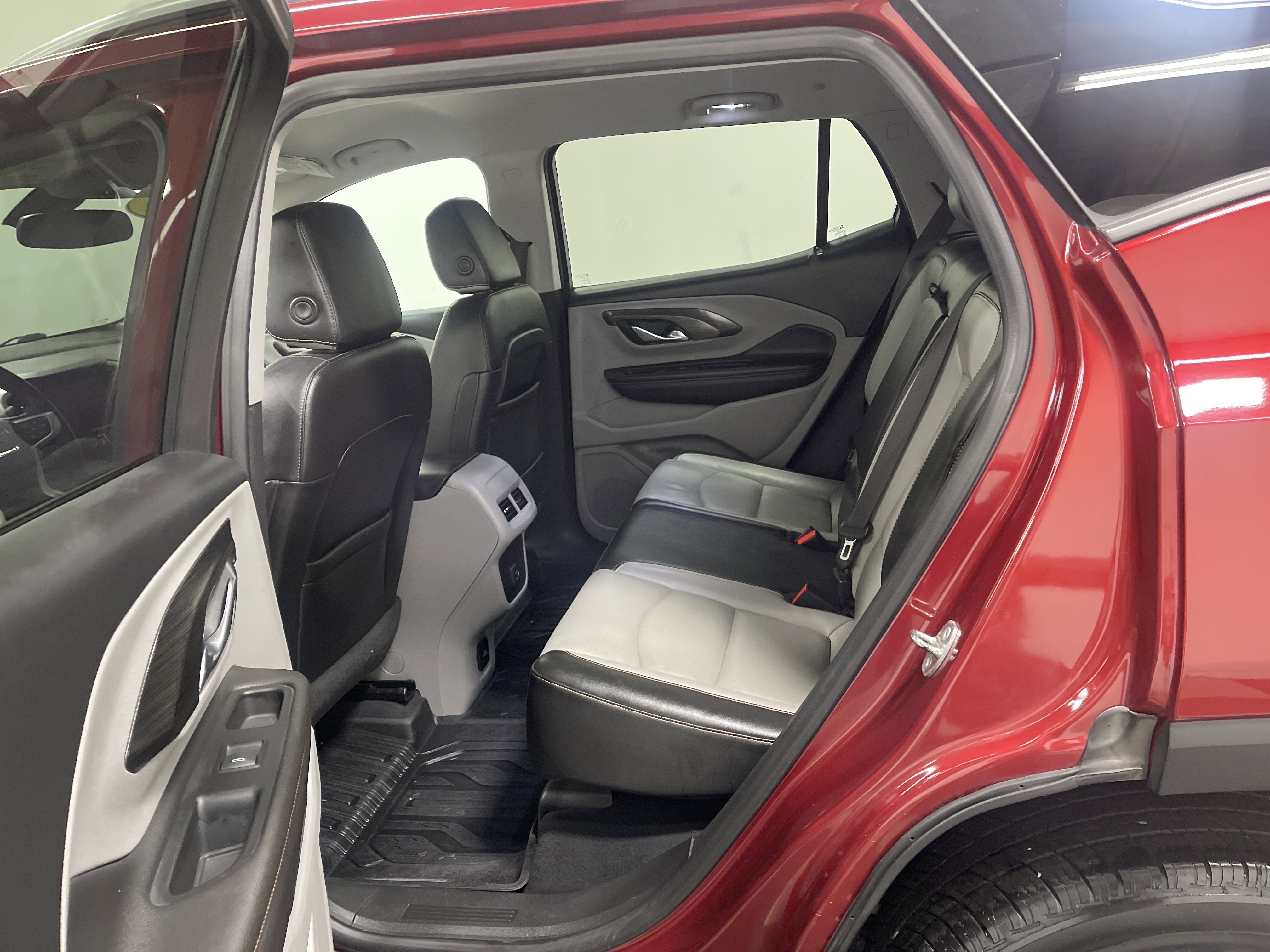 Used 2019 GMC Terrain SLT w/ Preferred Package image 17