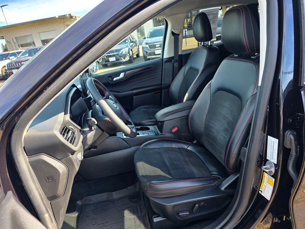 Used 2022 Ford Escape SEL w/ SEL Stealth AWD Package image 4