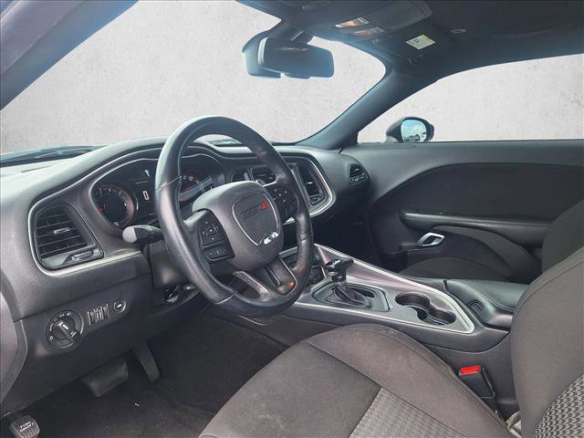 Used 2022 Dodge Challenger R/T w/ Driver Convenience Group RWD image 9