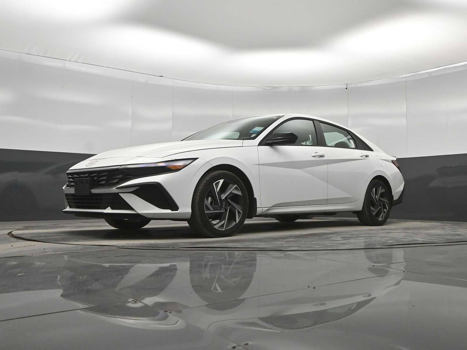 Used 2025 Hyundai Elantra SEL FWD image 33