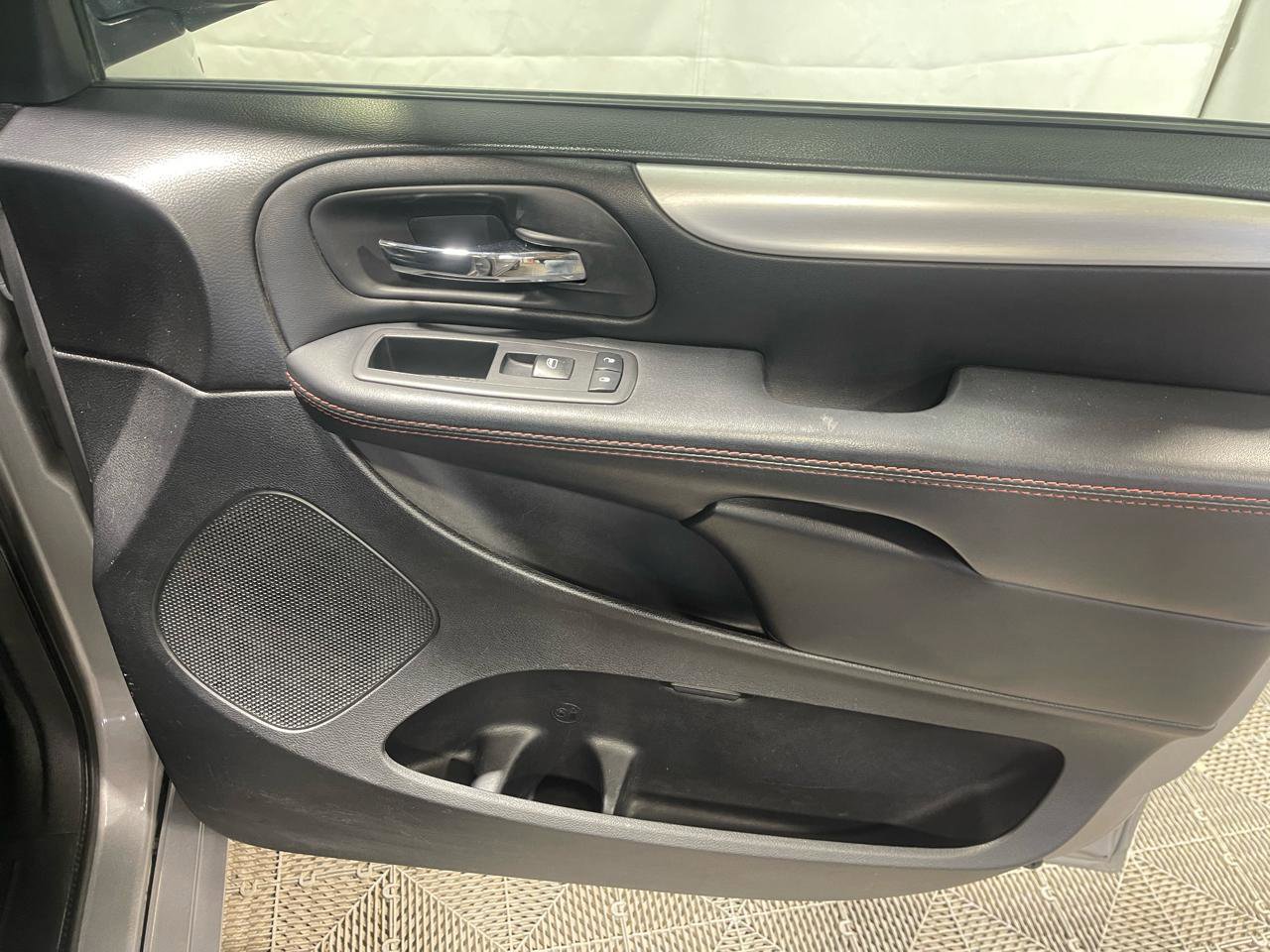 Used 2017 Dodge Grand Caravan GT FWD image 14