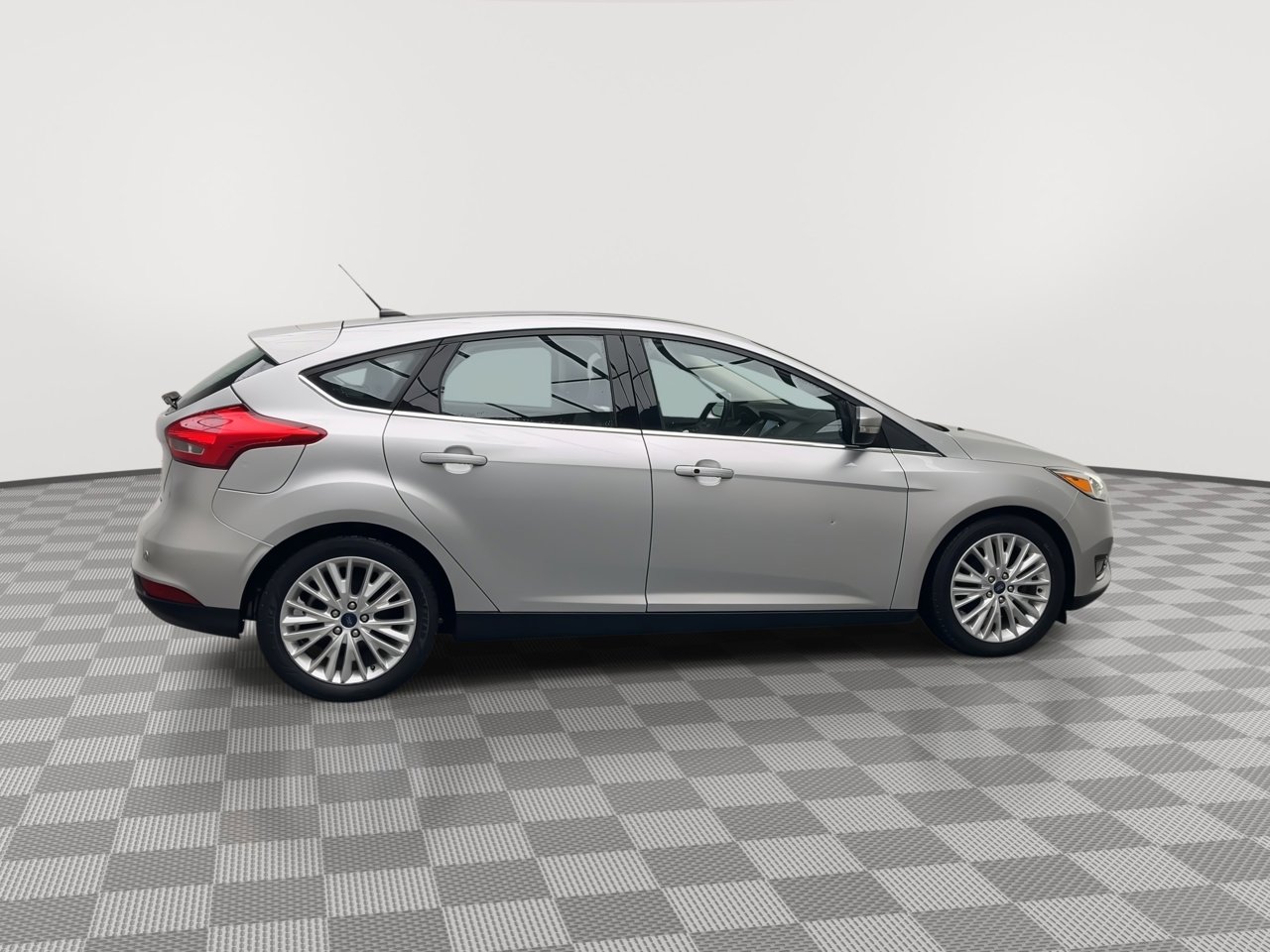 Used 2017 Ford Focus Titanium w/ Titanium Technology Package image 39