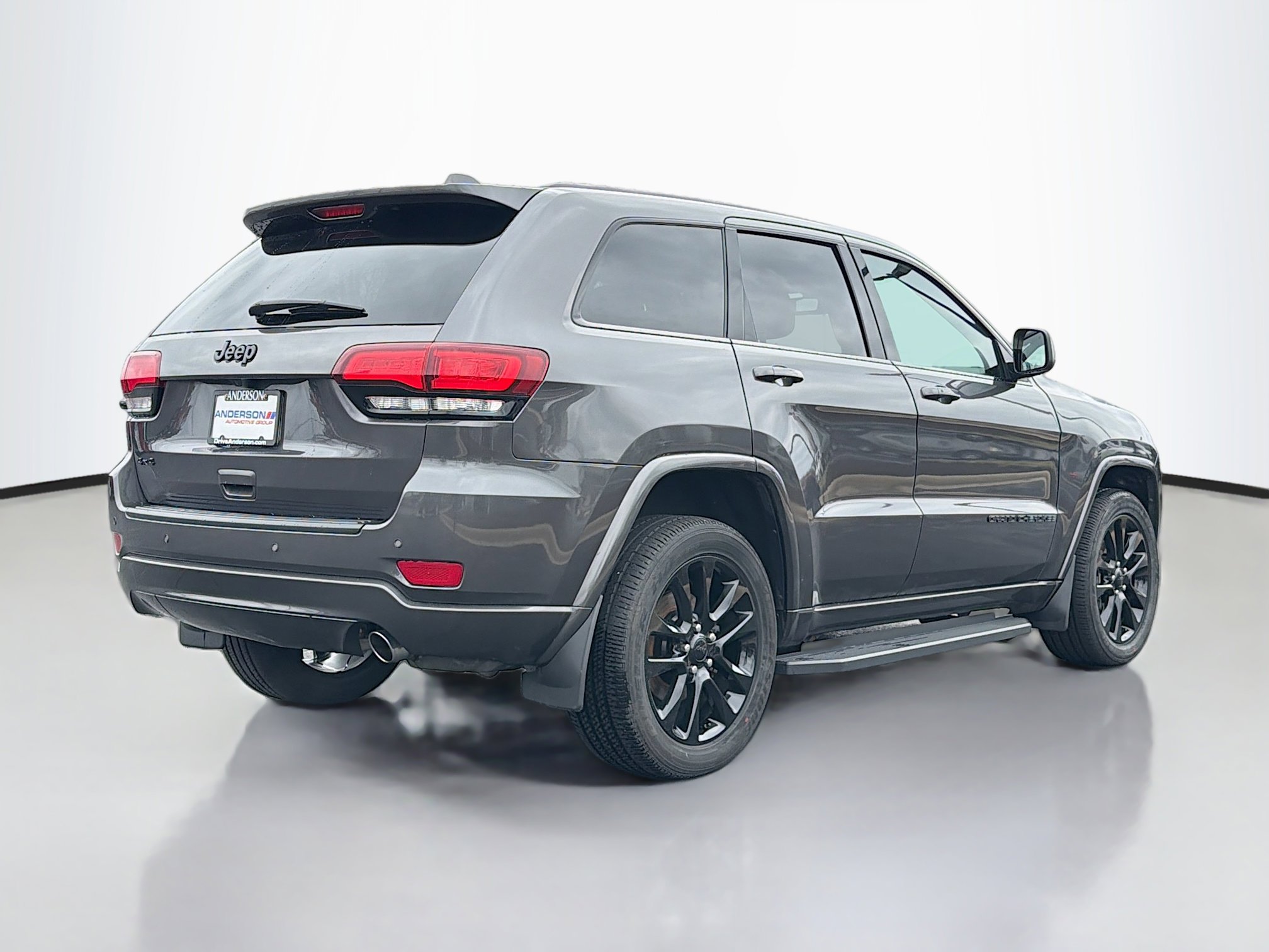 Used 2019 Jeep Grand Cherokee Altitude image 2
