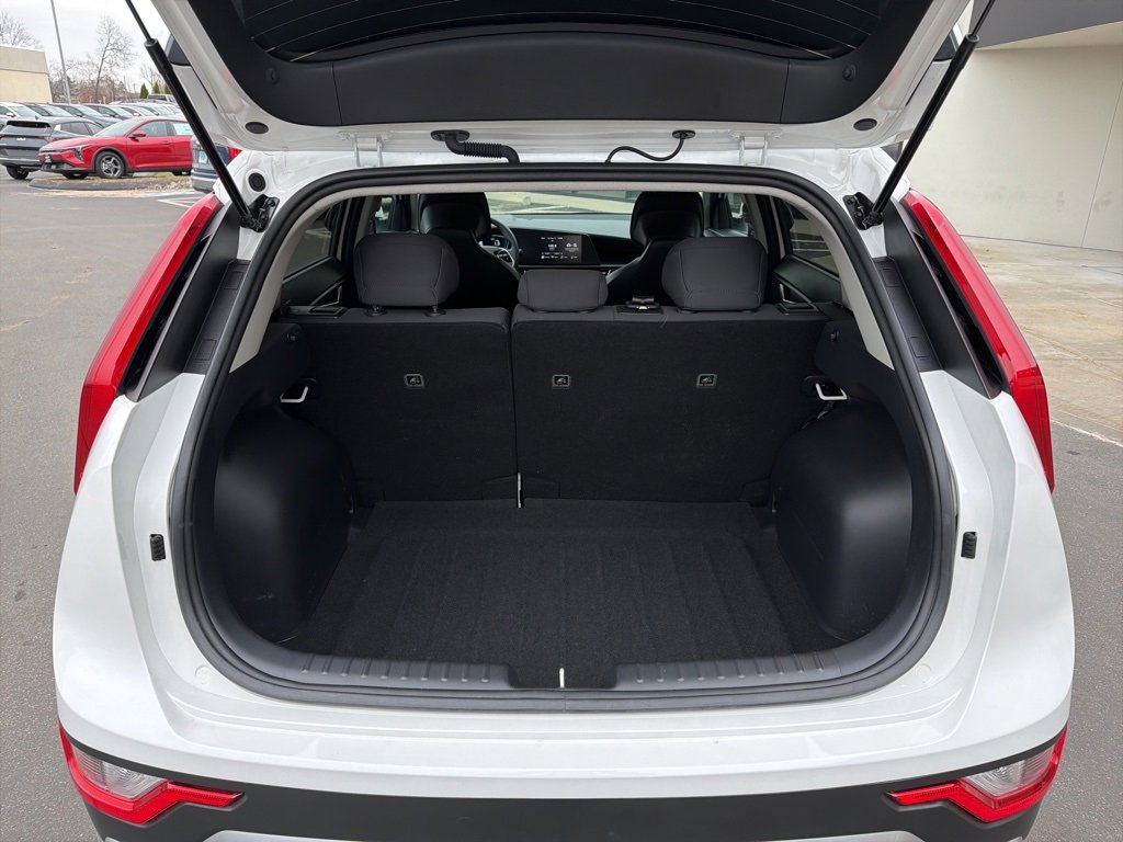Certified 2025 Kia Niro LX image 19