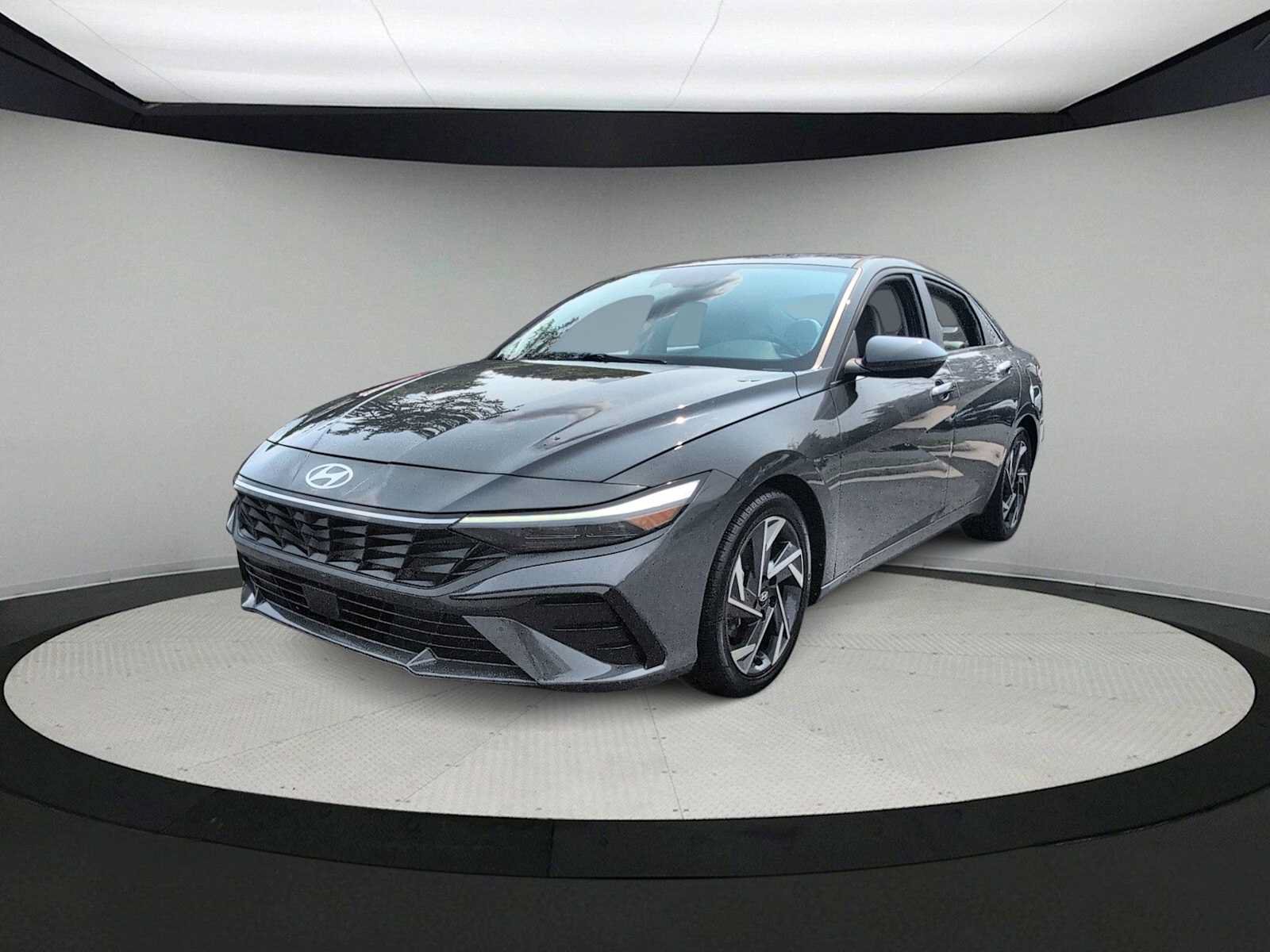 Used 2024 Hyundai Elantra Limited FWD image 4