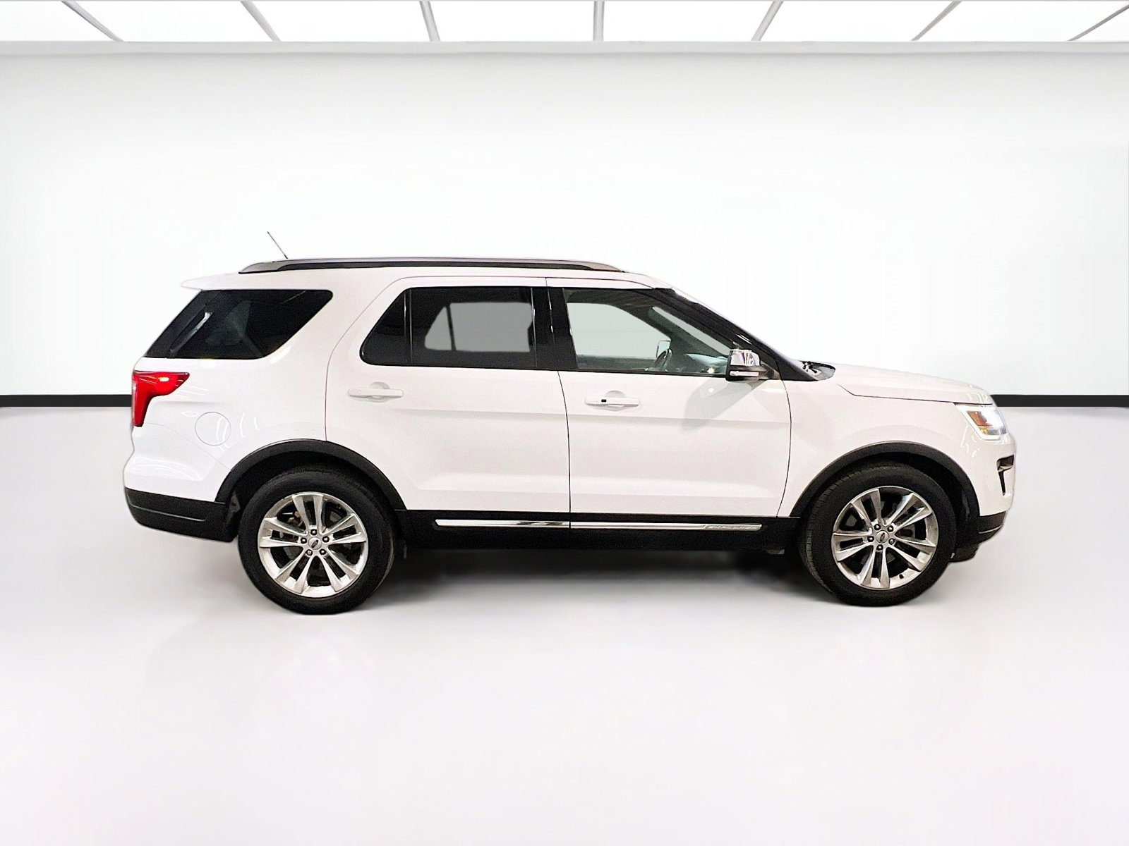 Used 2019 Ford Explorer XLT w/ Equipment Group 202A image 24