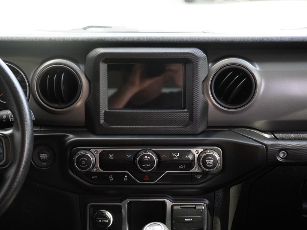 Used 2023 Jeep Wrangler Sport image 25