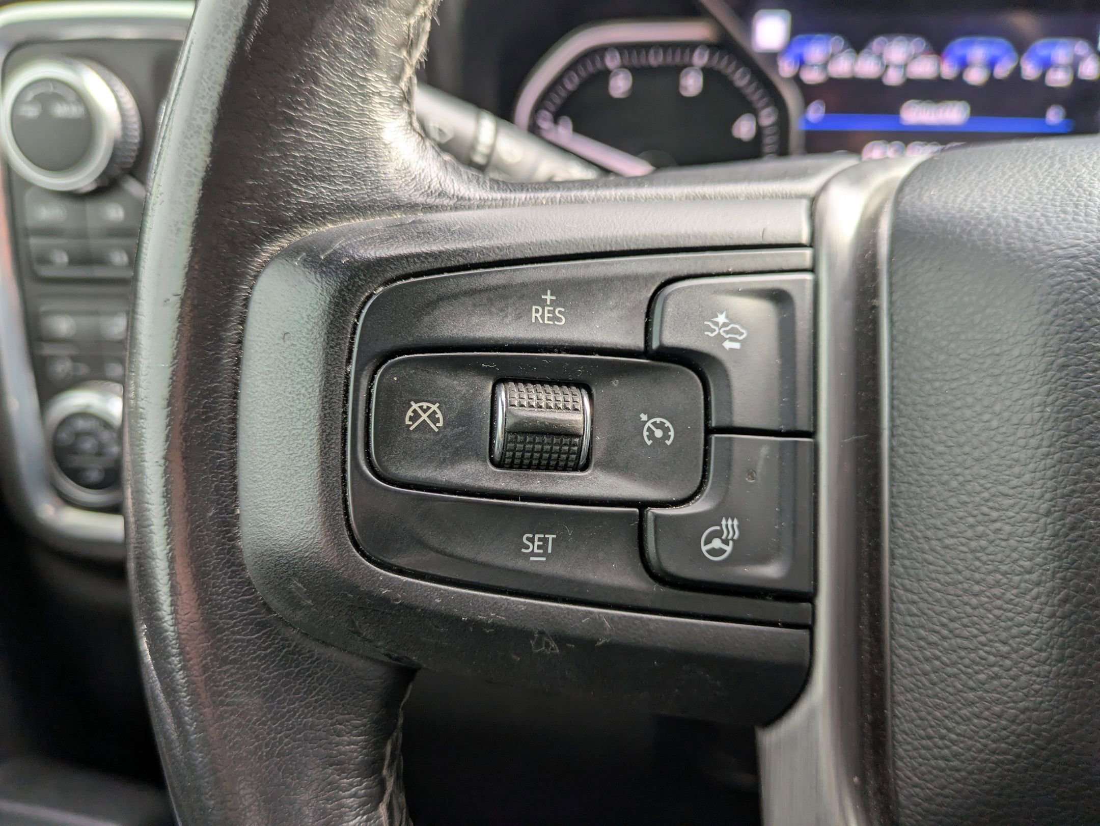 Used 2022 GMC Sierra 3500 Denali w/ Denali Black Diamond Edition image 17