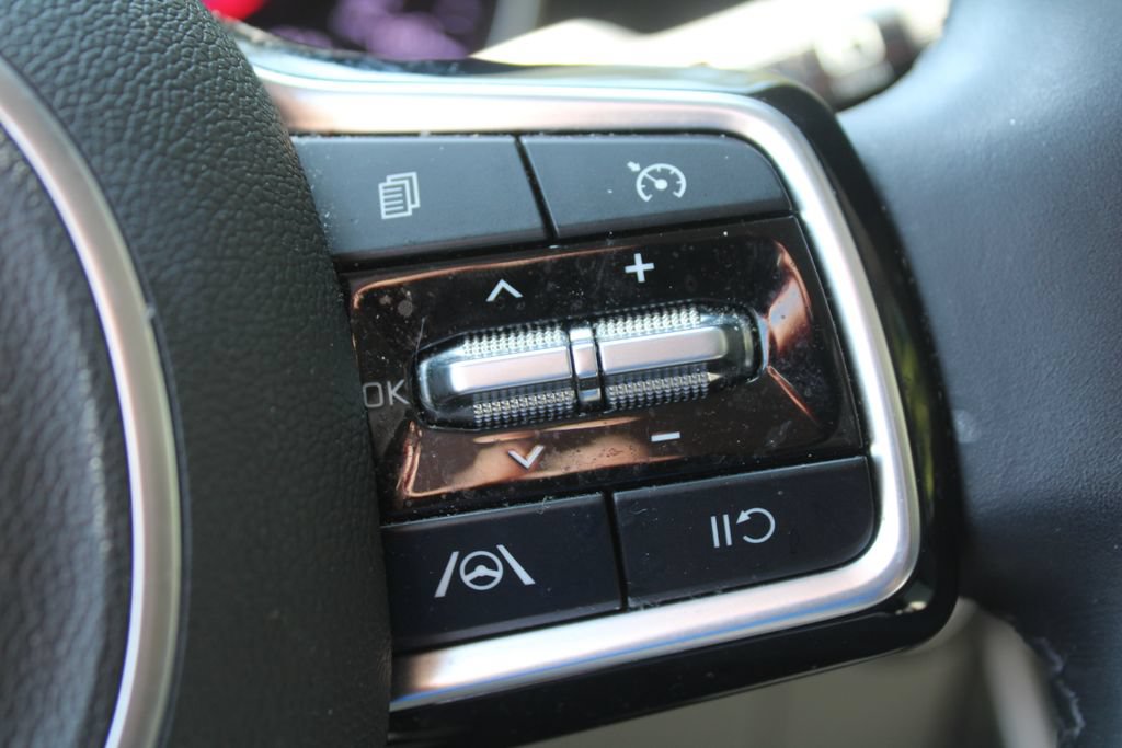 Certified 2024 Kia Carnival LX FWD image 35