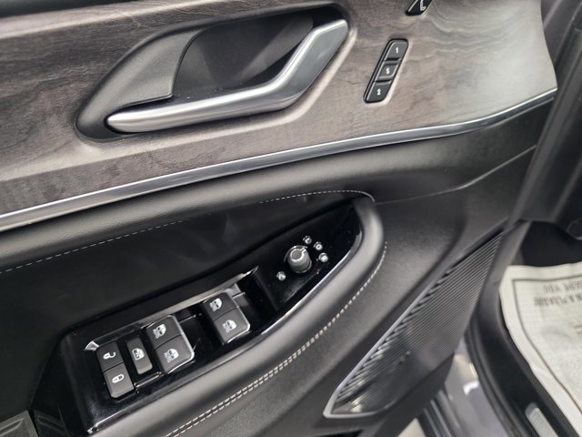 Used 2022 Jeep Grand Cherokee Overland w/ Luxury Tech Group IV image 9