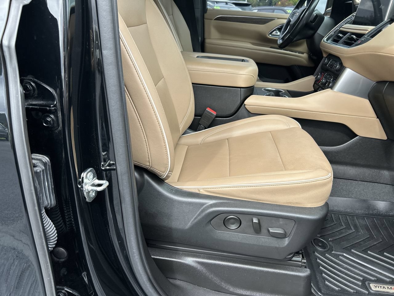 Used 2022 Chevrolet Tahoe Premier AWD/4WD image 17