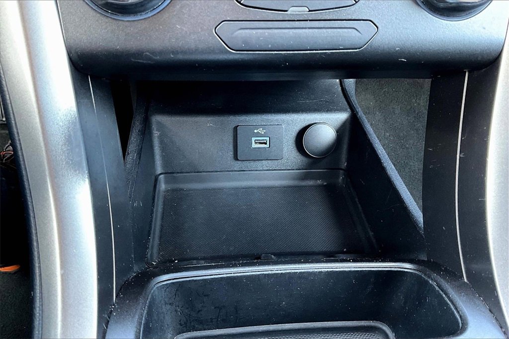 Used 2018 Ford Fusion SE image 32