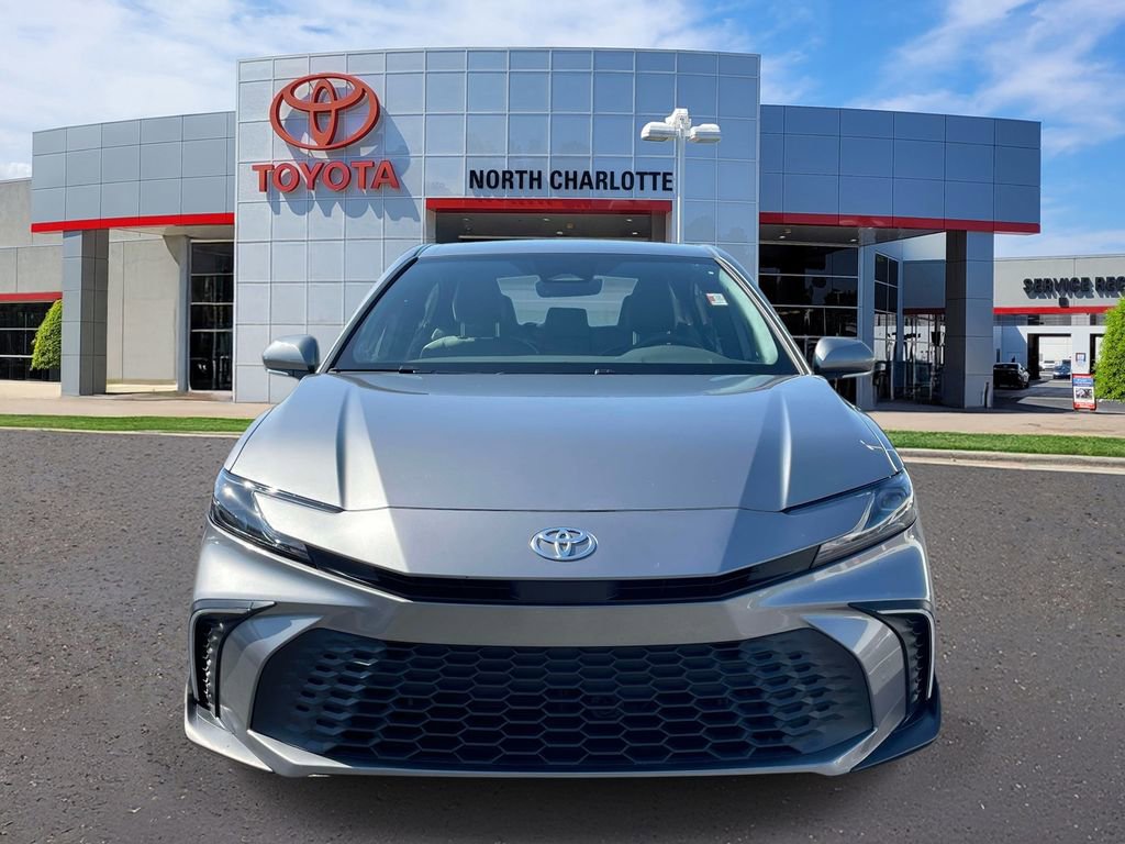 Used 2025 Toyota Camry SE w/ Convenience Package FWD image 3