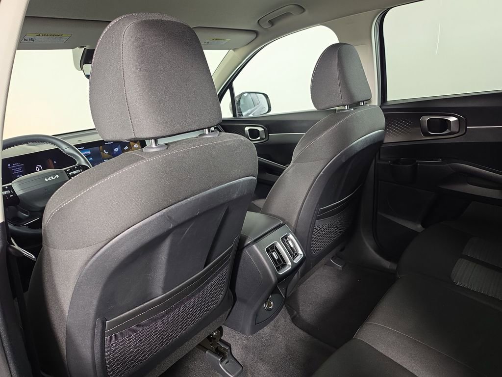 Certified 2026 Kia Sorento LX FWD image 29