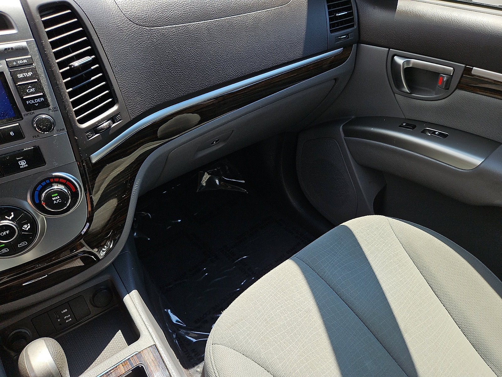 Used 2011 Hyundai Santa Fe GLS FWD image 24