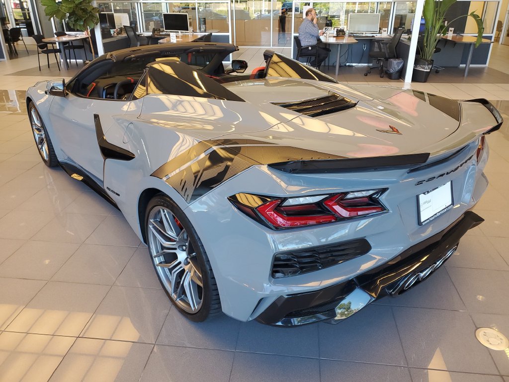 Used 2024 Chevrolet Corvette Z06 RWD image 3