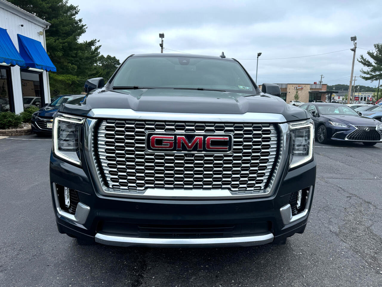 Used 2021 GMC Yukon Denali image 2