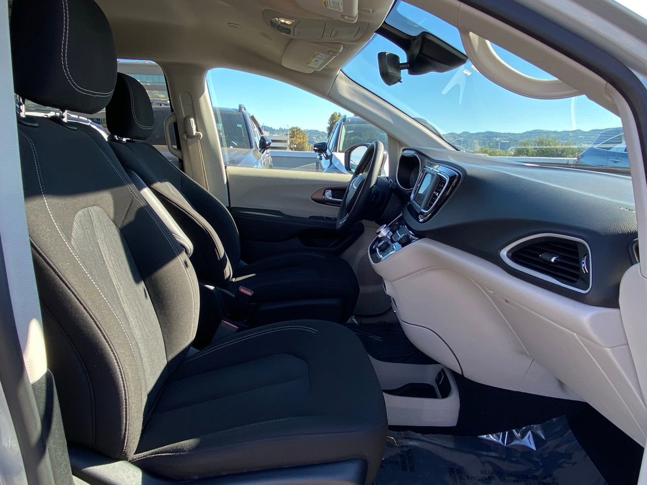 Used 2024 Chrysler Voyager LX FWD image 25