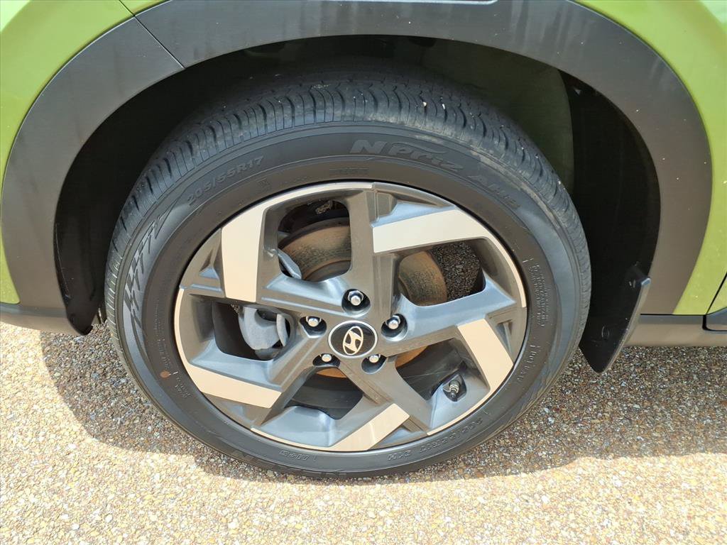 Used 2024 Hyundai Venue SEL FWD image 9
