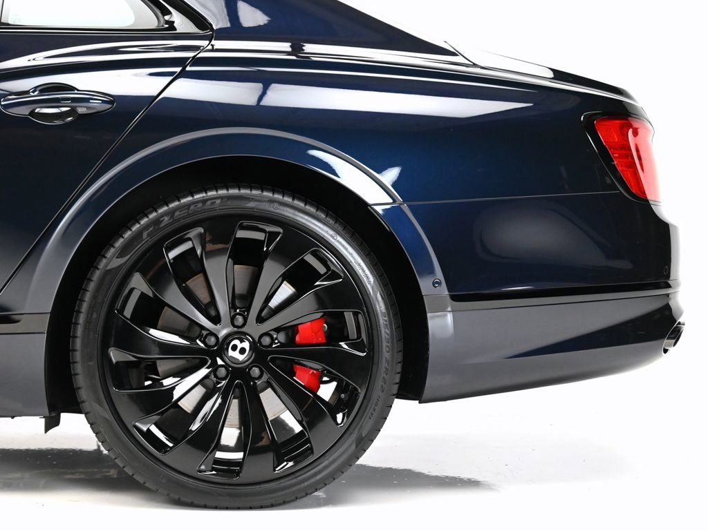 Used 2022 Bentley Flying Spur V8 image 34