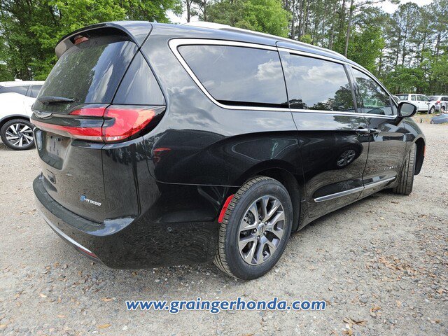 Used 2024 Chrysler Pacifica Pinnacle image 6