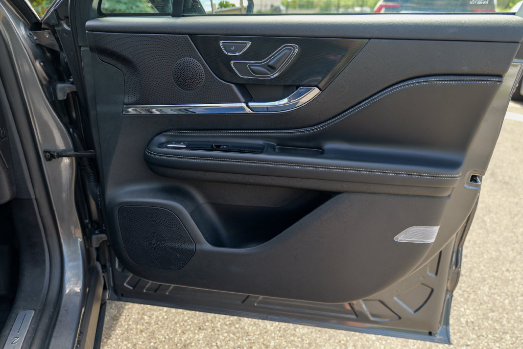 Used 2023 Lincoln Corsair AWD image 32