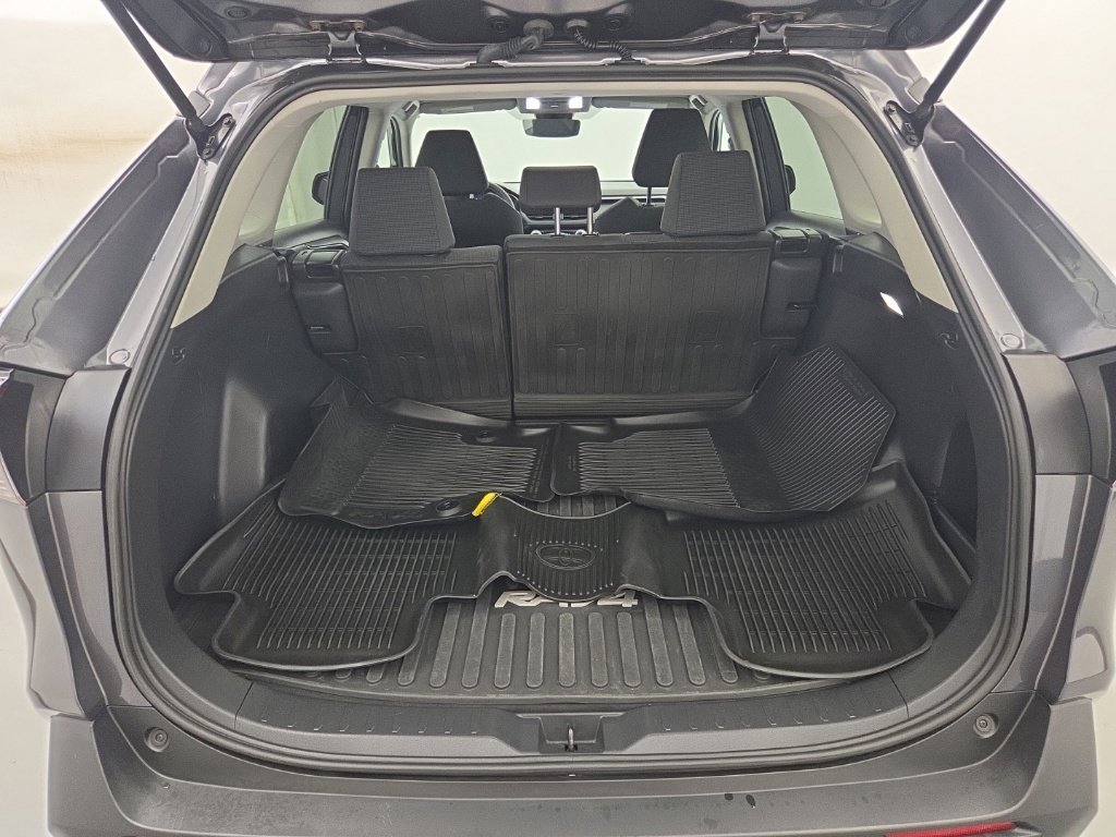 Used 2023 Toyota RAV4 LE AWD/4WD image 19