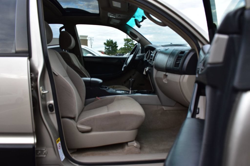 Used 2003 Toyota 4Runner SR5 AWD/4WD image 16