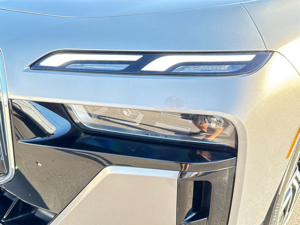 Used 2023 BMW 740i w/ Parking Assistance Package image 16