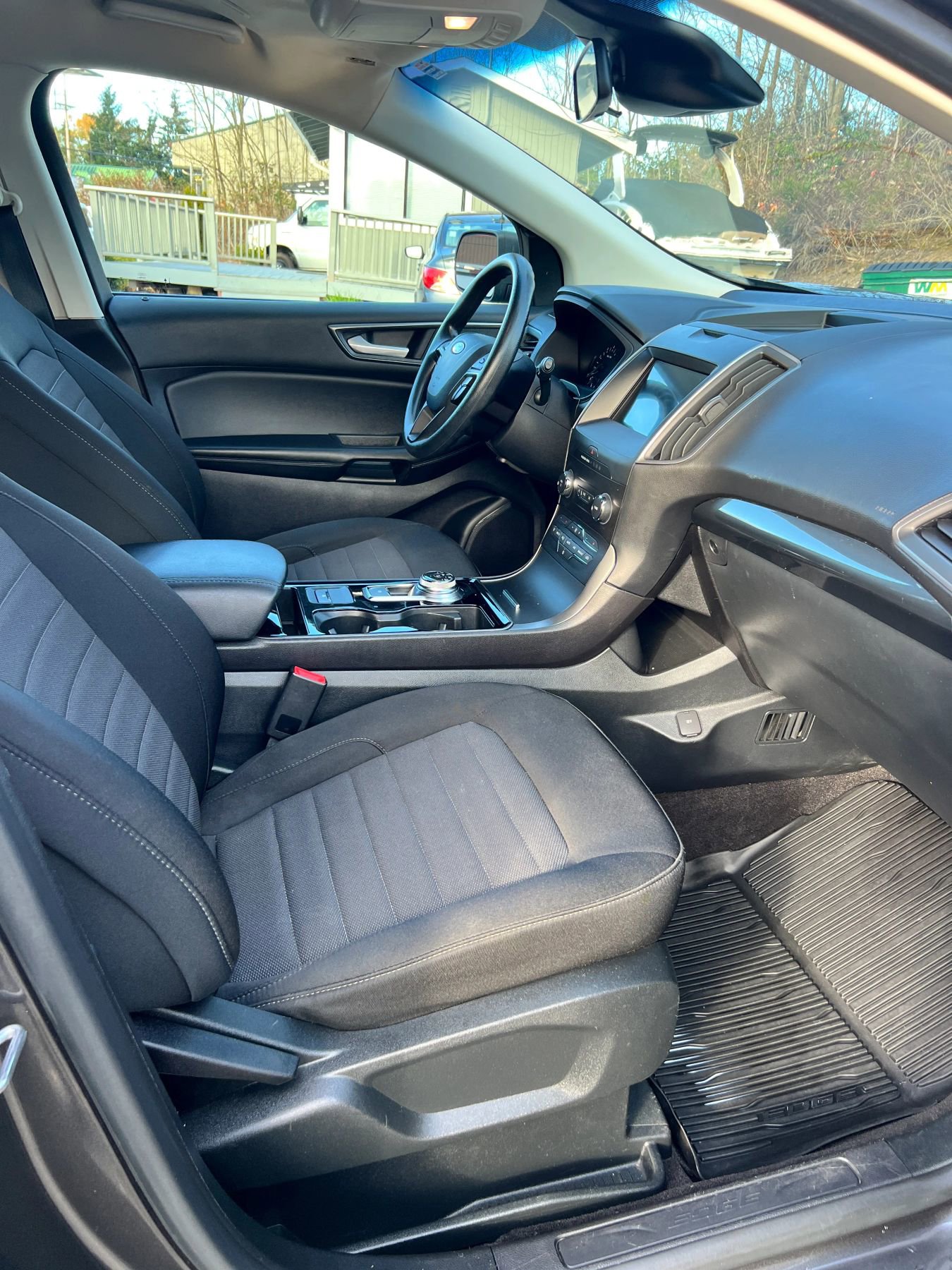 Used 2020 Ford Edge SE image 17