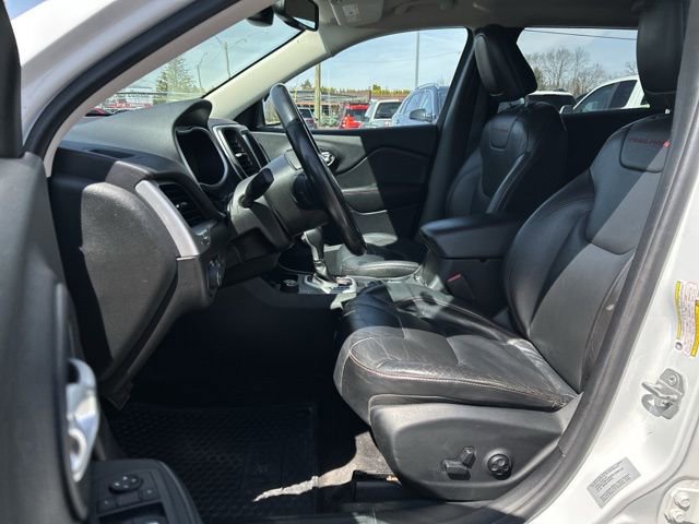 Used 2015 Jeep Cherokee Trailhawk w/ Comfort/Convenience Group image 32