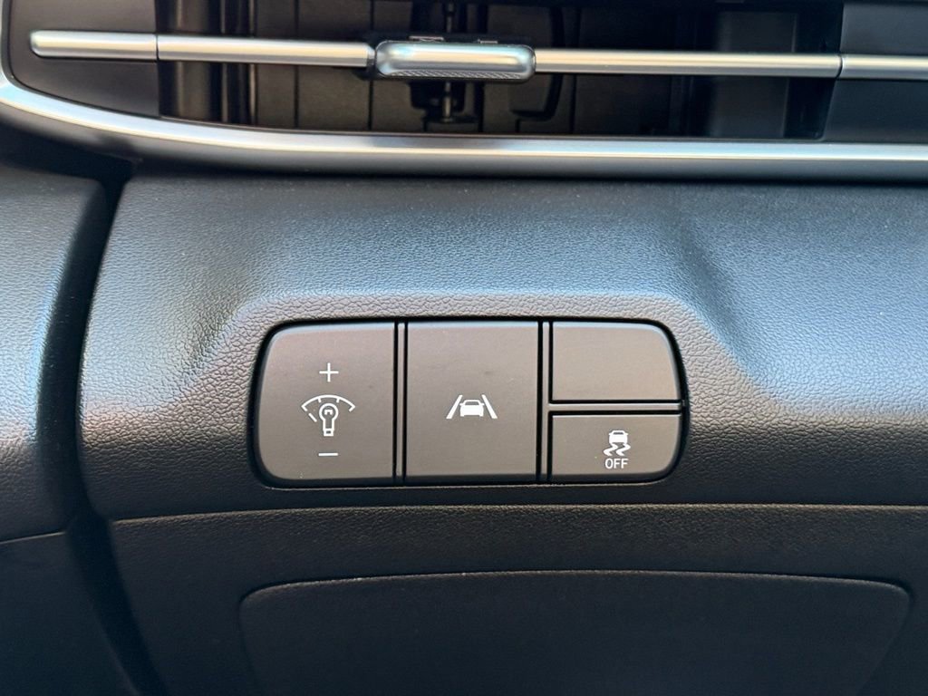 Used 2023 Hyundai Elantra SEL image 21