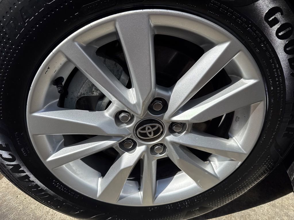 Used 2025 Toyota Camry LE FWD image 33