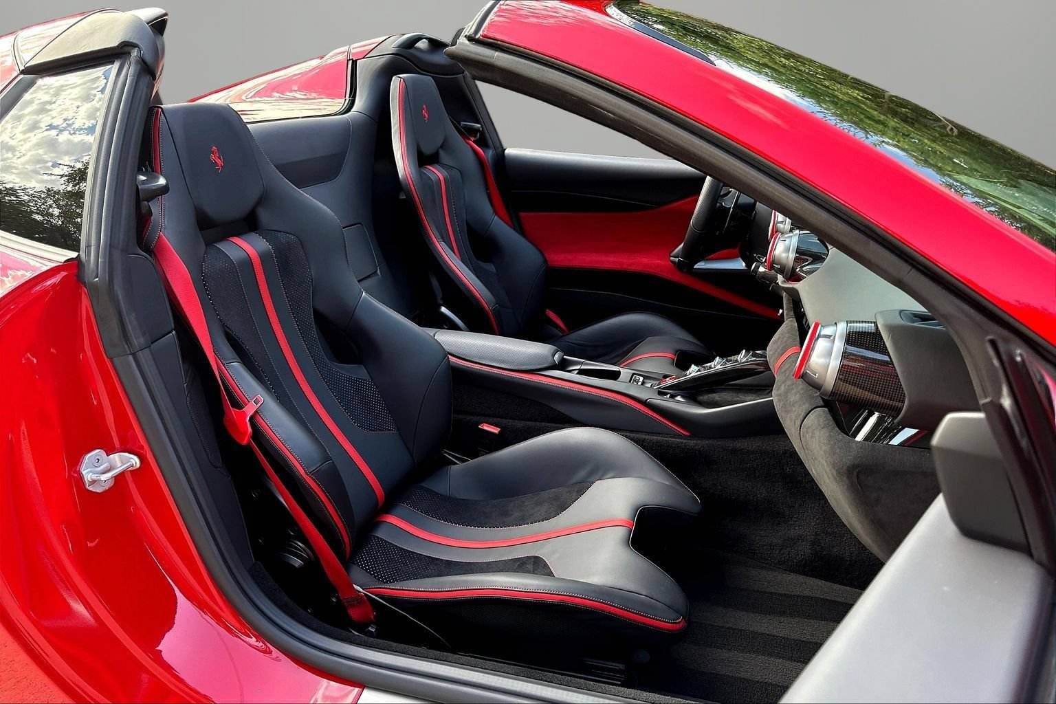 Used 2022 Ferrari 812 GTS RWD image 23