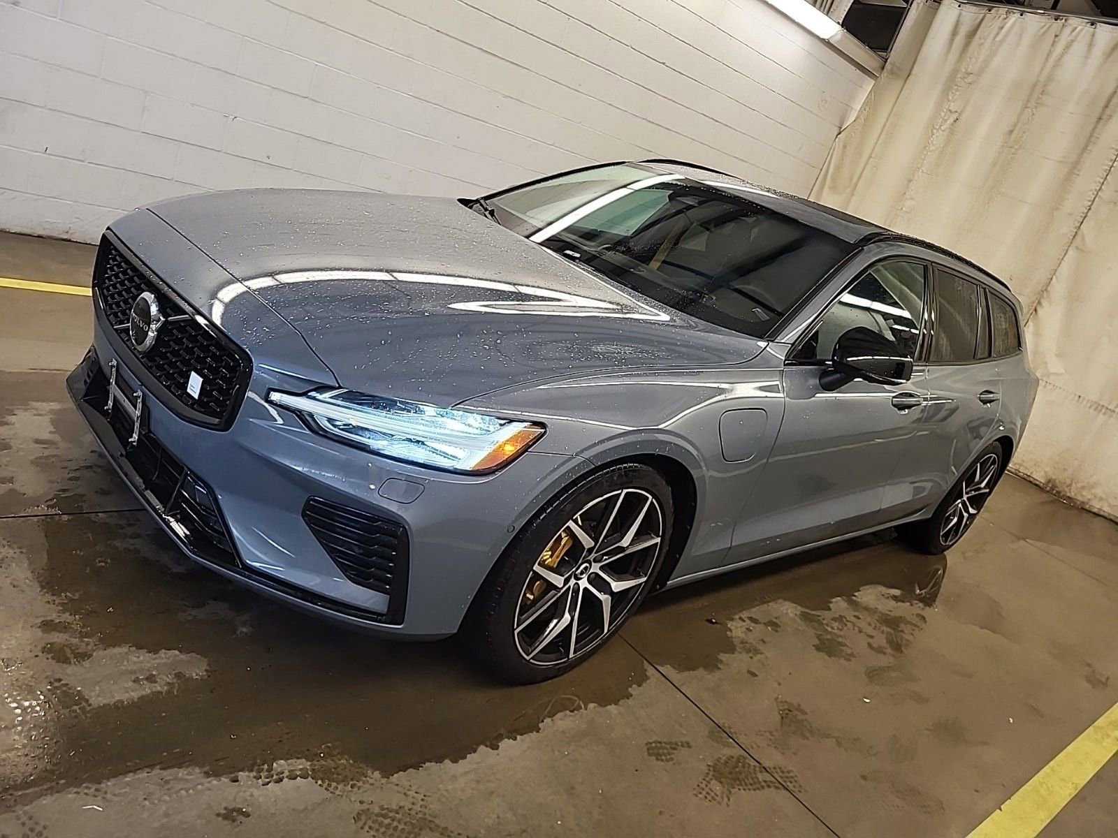 Used 2024 Volvo V60 T8 Polestar image 3