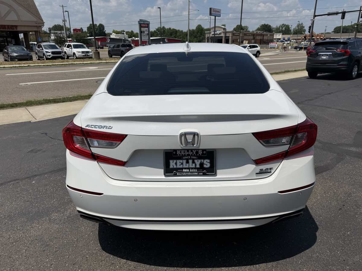 Used 2018 Honda Accord Touring image 4
