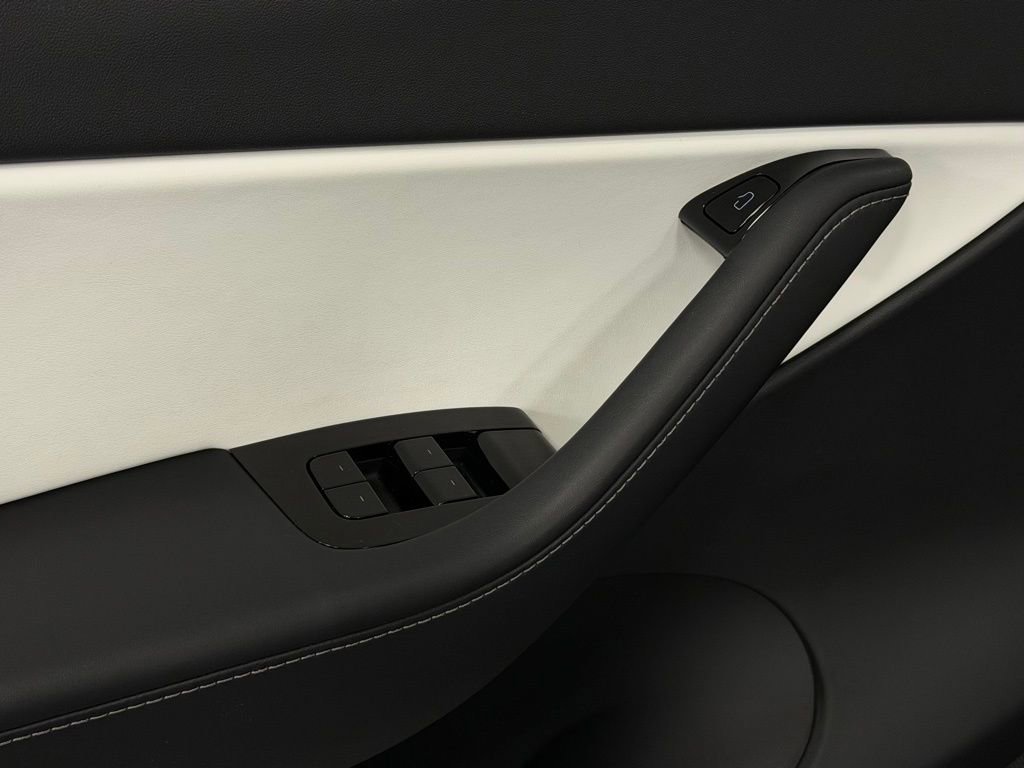 Used 2021 Tesla Model Y Performance image 12