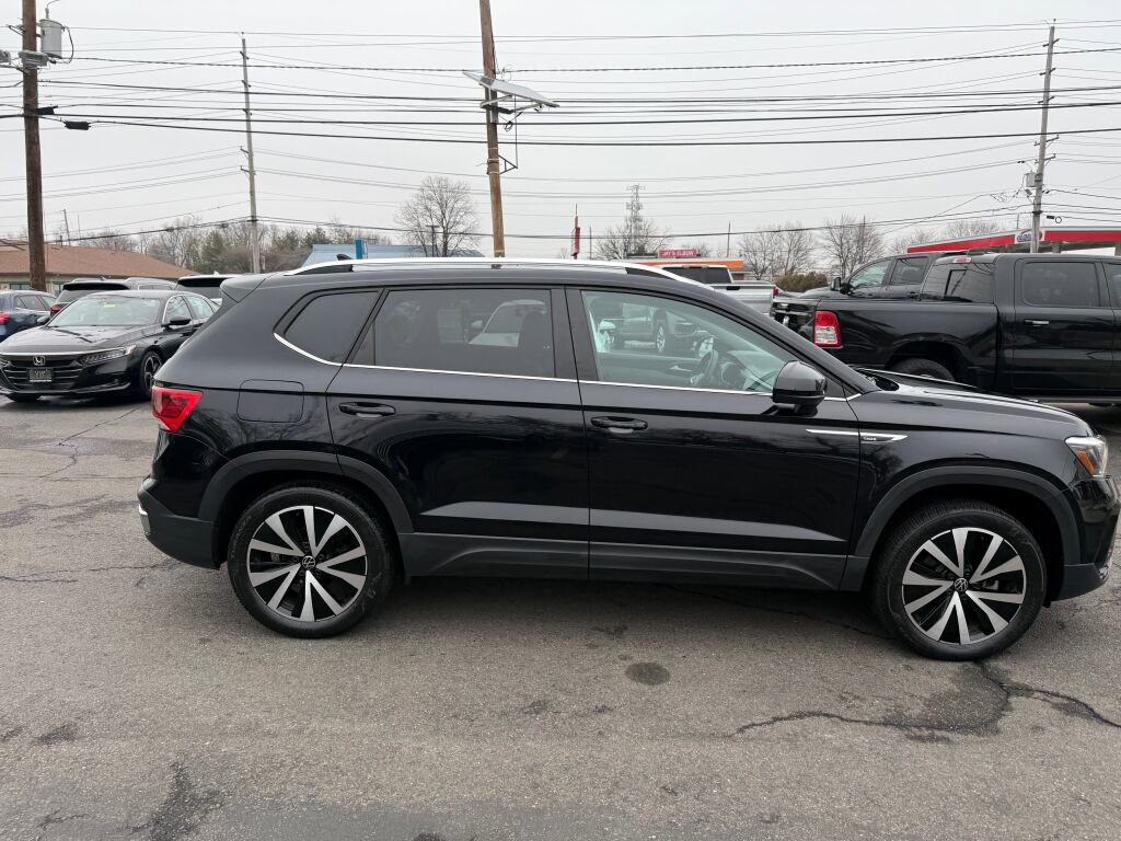 Used 2023 Volkswagen Taos SE w/ Panoramic Sunroof Package AWD/4WD image 8