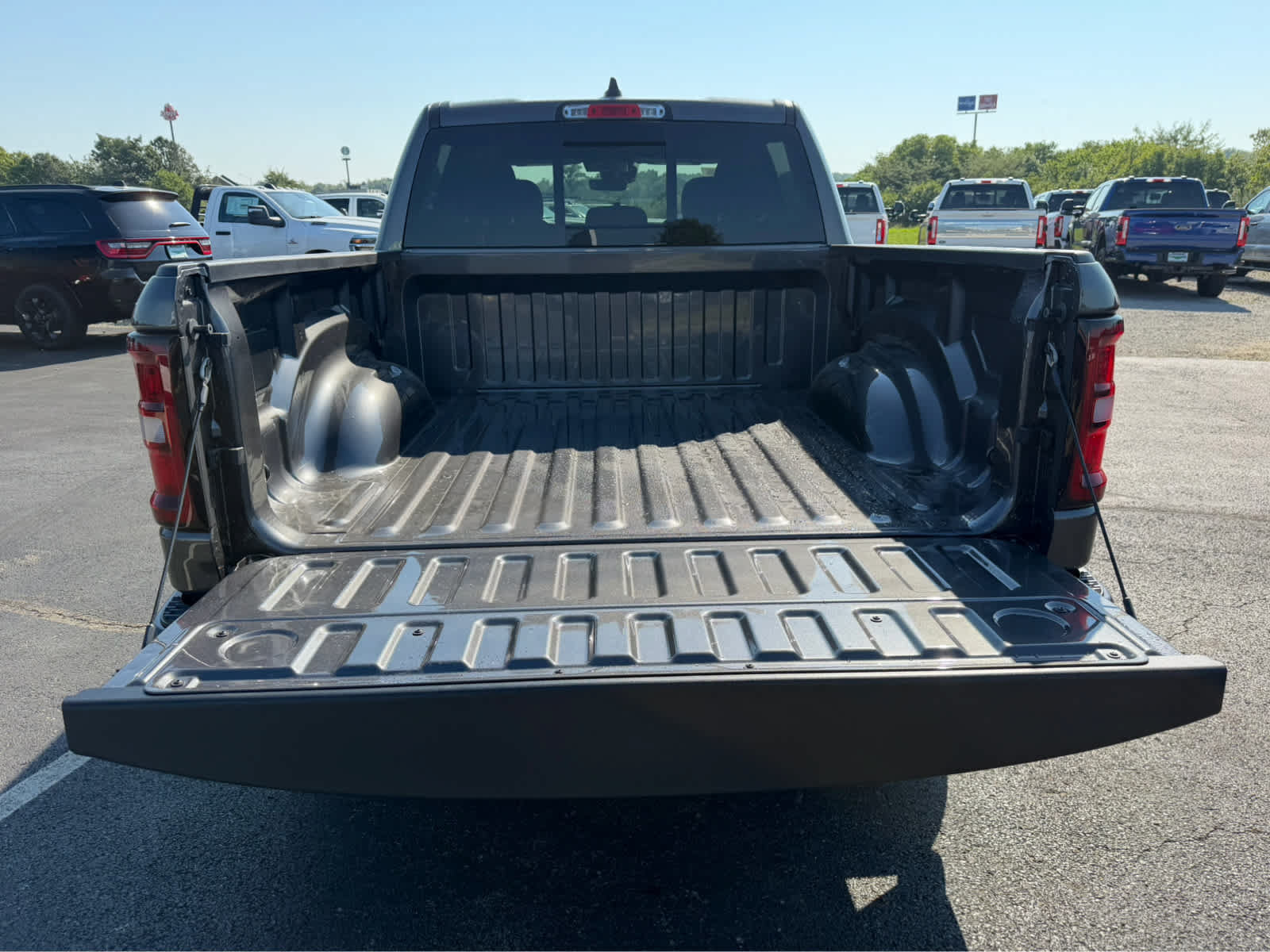 New 2027 RAM 1500 Express AWD/4WD image 21