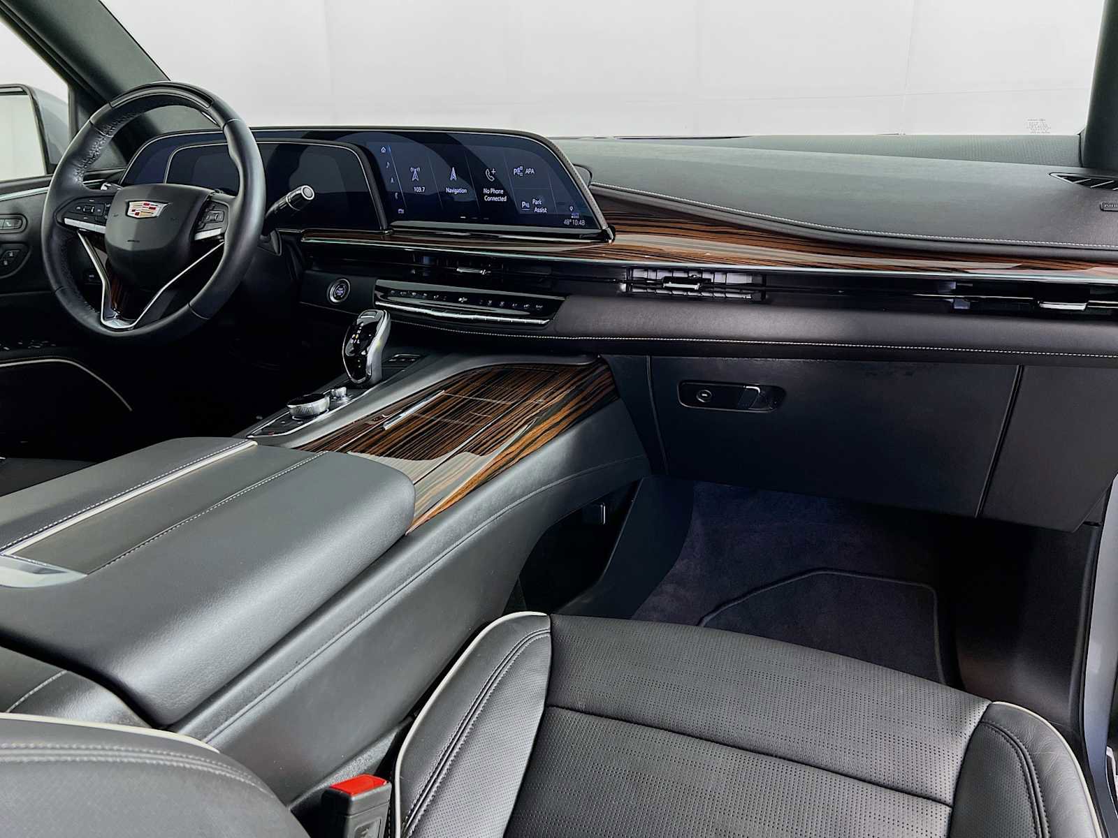 Used 2023 Cadillac Escalade Premium Luxury image 31