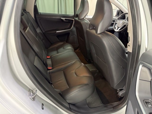 Used 2017 Volvo XC60 T6 Dynamic w/ Preferred Option Package AWD/4WD image 10