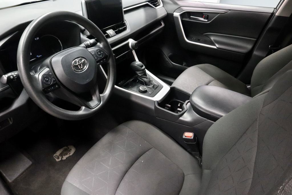 Used 2024 Toyota RAV4 XLE AWD/4WD image 25